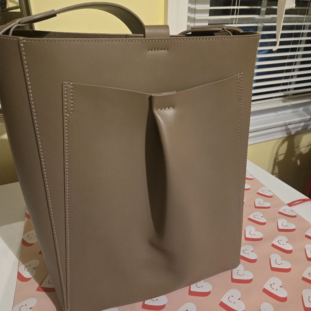 Everlane The Studio Bag color Porcini Taupe